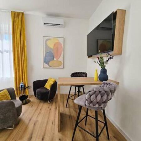New Stylish & Modern Studio Apart - With Sea View Lägenhet Pula Exteriör bild