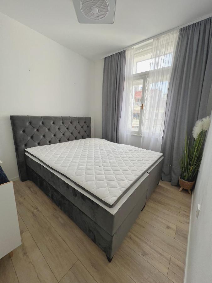 New Stylish & Modern Studio Apart - With Sea View Lägenhet Pula Exteriör bild
